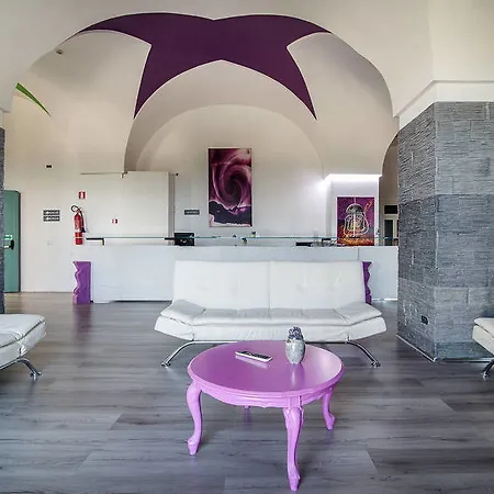 Oasis Park Hotel