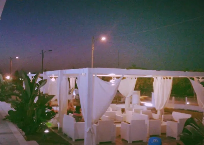 Oasis Park Отель